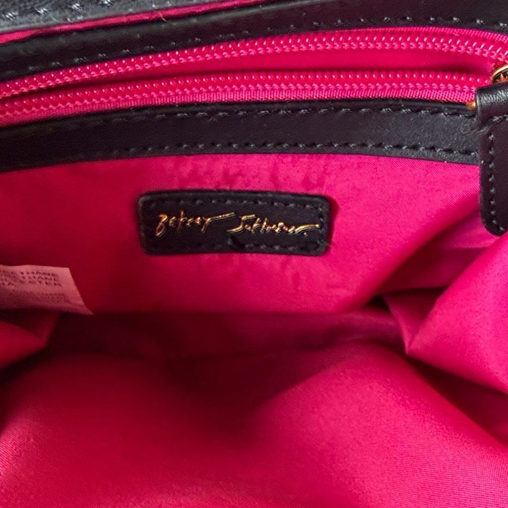 Betsey Johnson Elegant Black Quilted Bag with Gold Chain - Picture 2 of 5